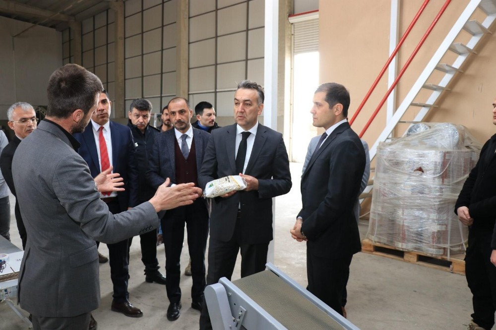 Vali Çağatay, bakliyat firmasını ziyaret etti 