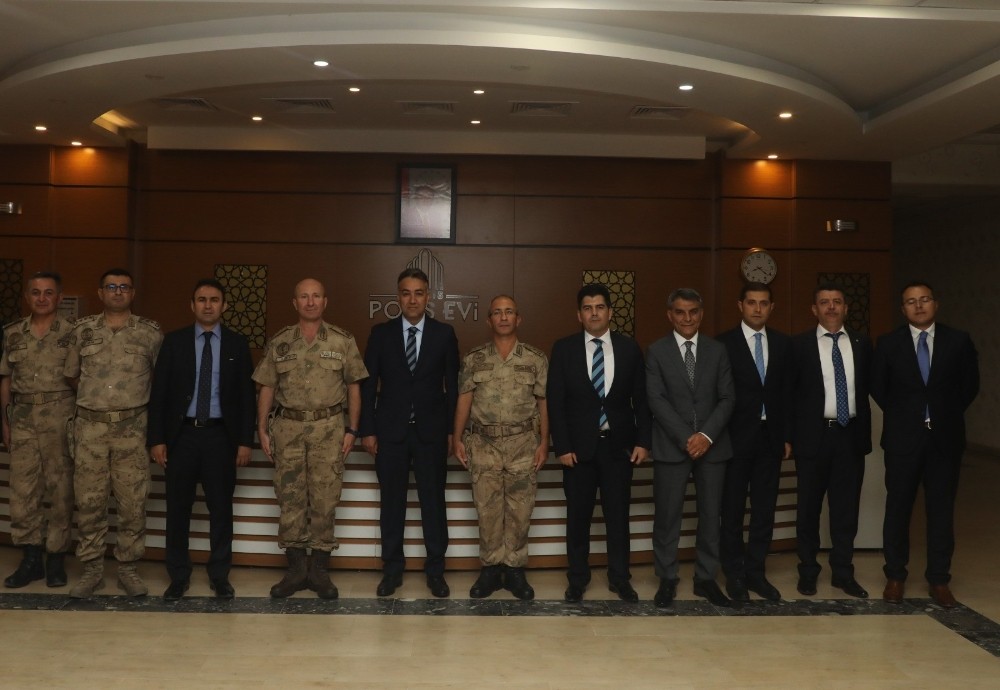 Vali Çağatay, Tuğgeneral Demir’in veda yemeğine katıldı 