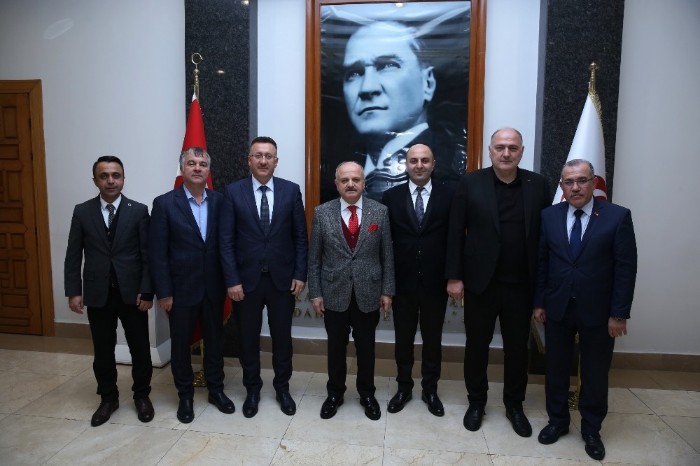 Vali Çakacak Adapazarı Belediye Başkanı Işıksu’yu kabul etti 