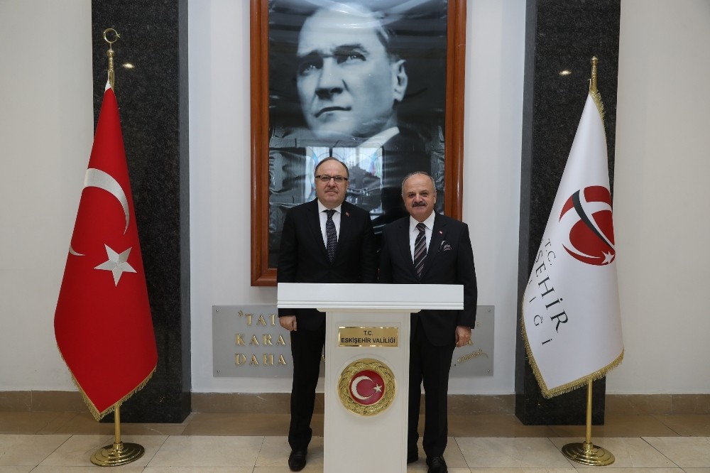 Vali Çakacak, Afyonkarahisar Valisi Tutulmaz’ı makamında ağırladı 