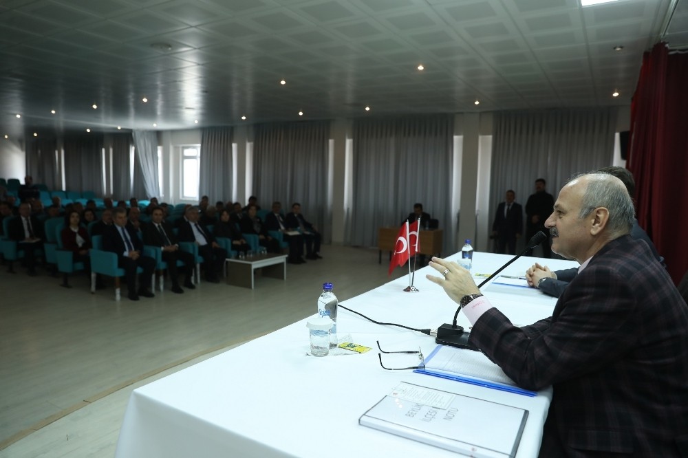 Vali Çakacak, Beylikova muhtarlarıyla bir araya geldi 