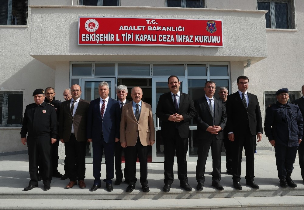 Vali Çakacak, Ceza İnfaz Kurumlarını ziyaret etti 