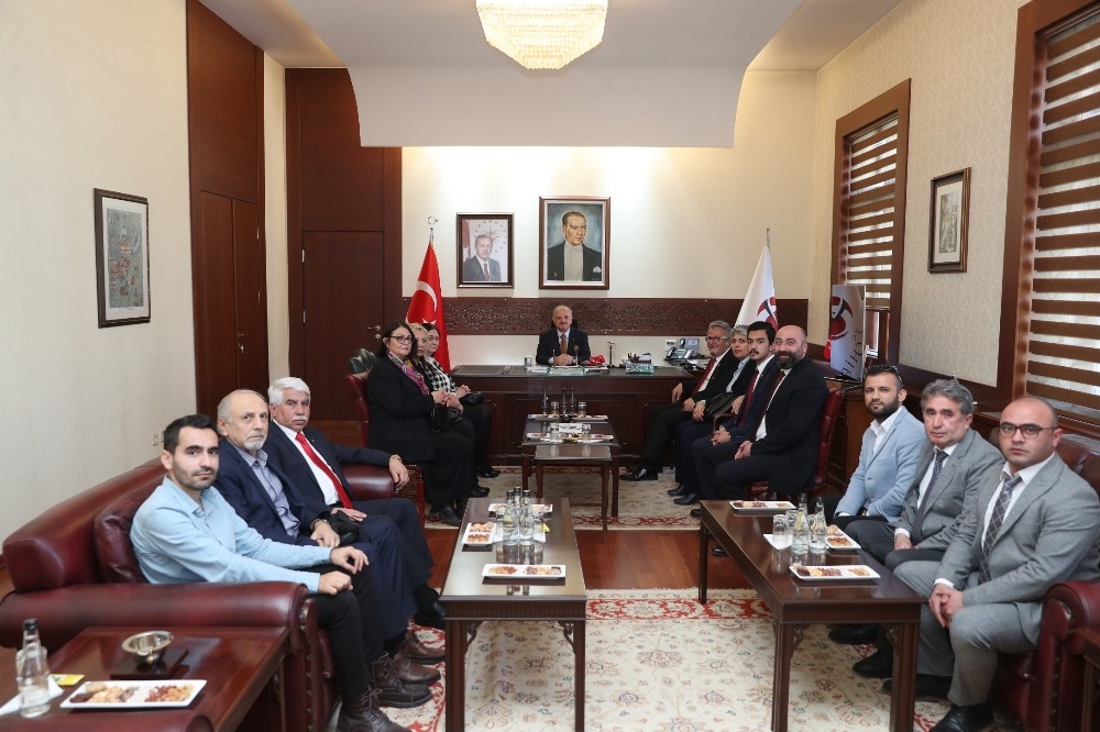 Vali Çakacak CHP İl Yönetim Kurulu üyelerini kabul etti 