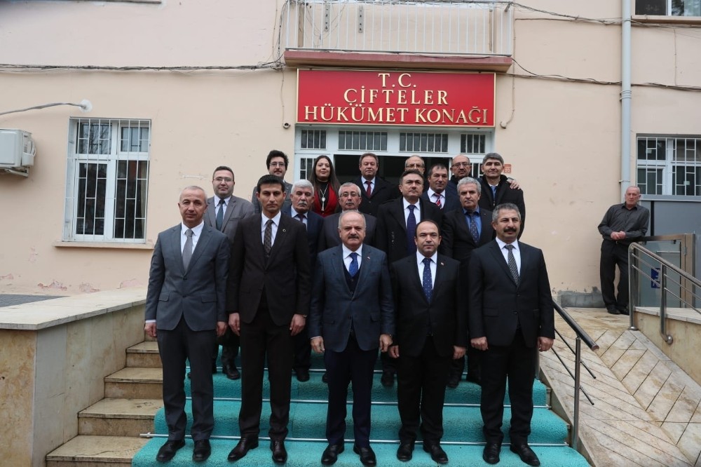 Vali Çakacak Çifteler’de muhtarlarla buluştu 