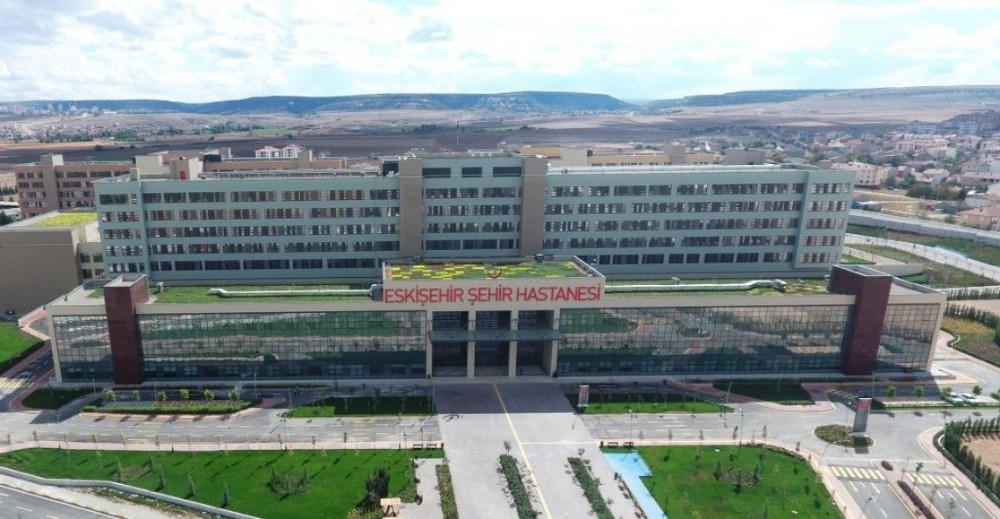 Vali Çakacak, Eskişehir’deki sağlık hizmetlerinden övgüyle bahsetti 
