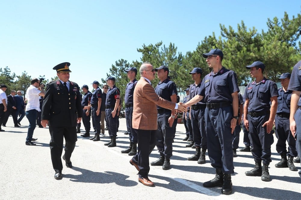 Vali Çakacak görevi başındaki güvenlik güçlerinin bayramını kutladı 
