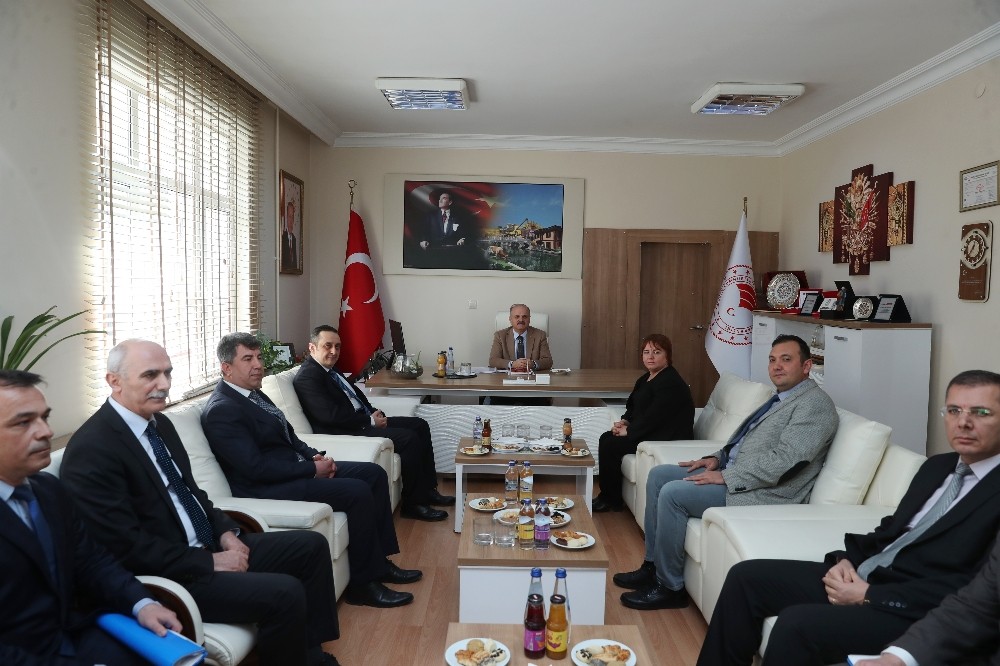Vali Çakacak İl Tarım ve Orman Müdürlüğünü ziyaret etti 