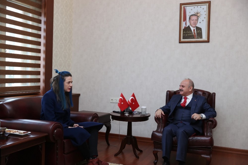 Vali Çakacak, Milli Voleybolcu Boz’u kabul etti 