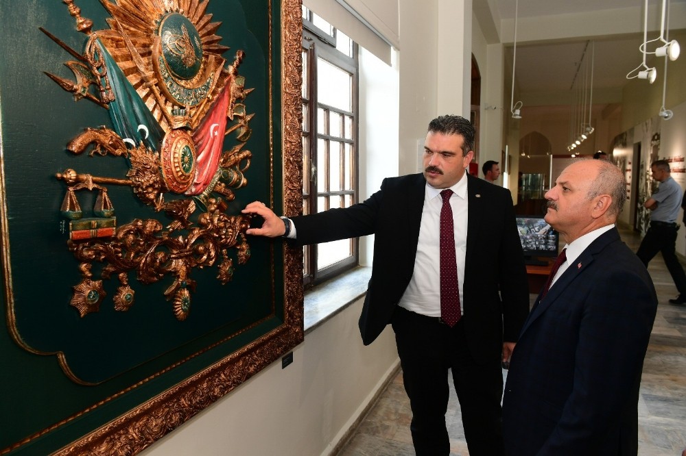 Vali Çakacak, Rektör Çomaklı ile birlikte Cumhuriyet Tarihi Müzesini gezdi 