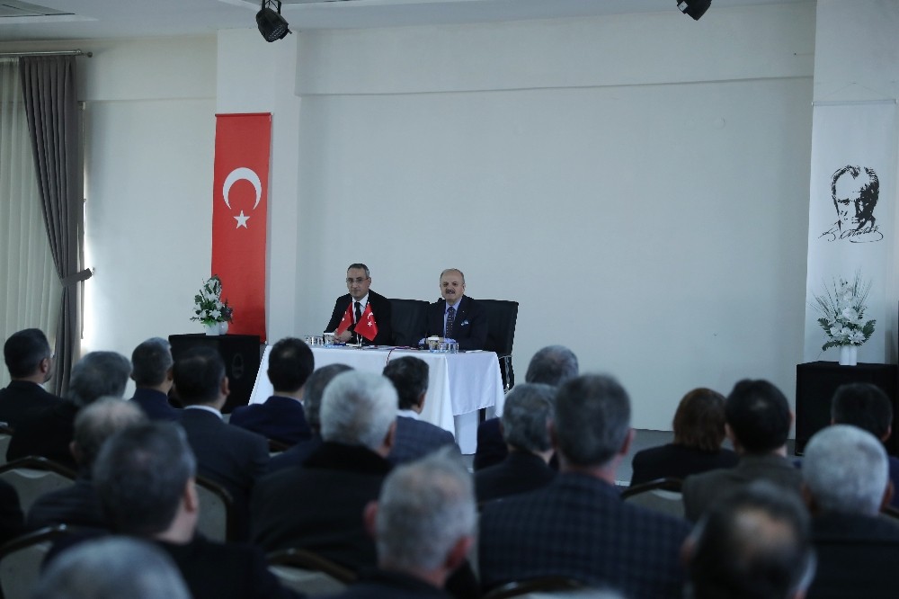 Vali Çakacak, Sivrihisar İlçesi muhtarlarının taleplerini dinledi 