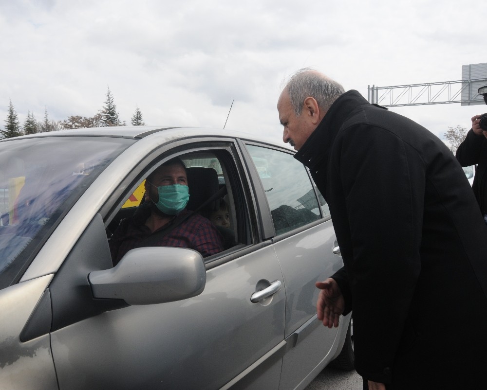 Vali Çakacak virüs tedbirleri kapsamında trafik denetimlerine katıldı 