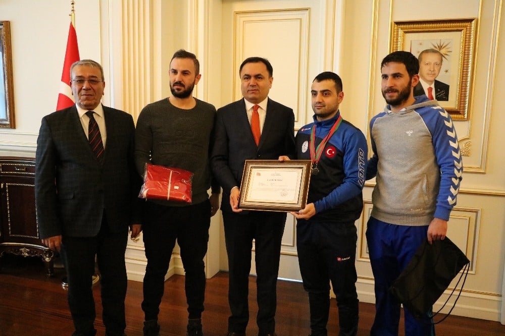 Vali Çakır, Avrupa şampiyonunu tebrik etti 