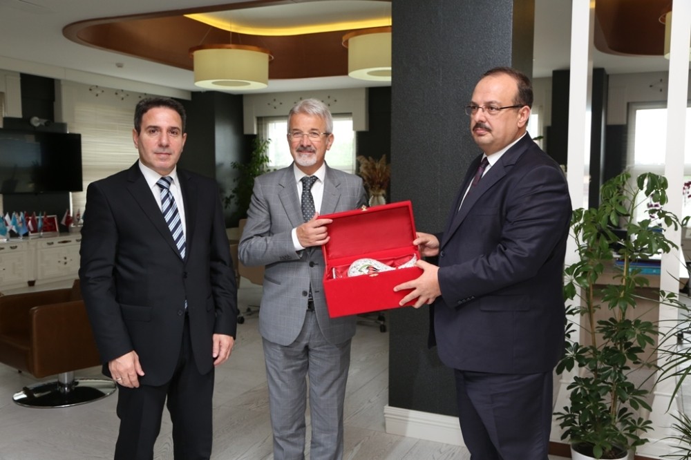 Vali Canbolat’tan Başkan Erdem’e ziyaret 