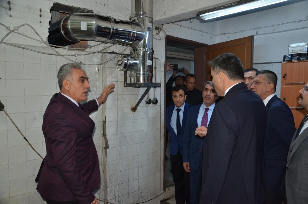 Vali Çiftçi’den 103 öğrencinin zehirlendiği yurtta inceleme 