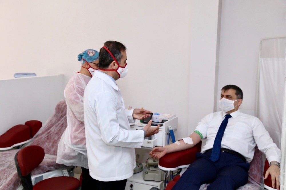 Vali Çiftçi’den 29’ncu kan bağışı 