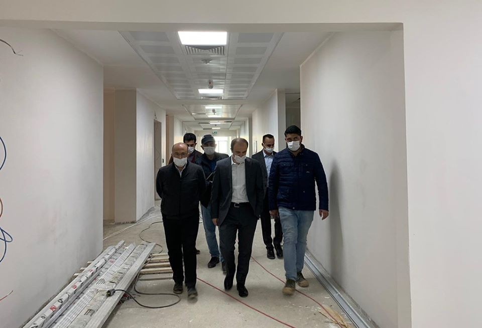 Vali Cüneyt Epcim hastane inşaatında incelemelerde bulundu 
