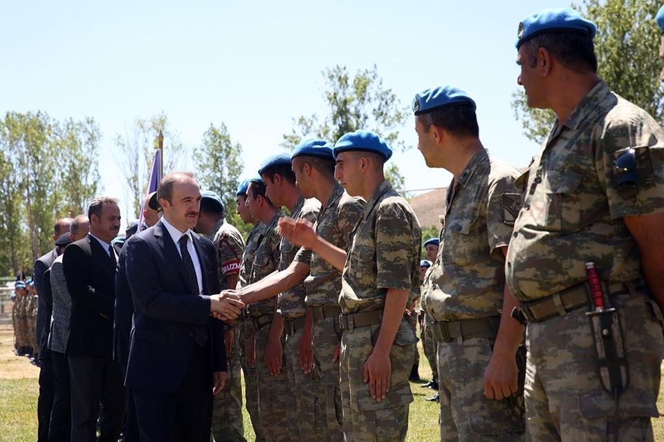 Vali Cüneyt Epcim komandolarla bayramlaştı 