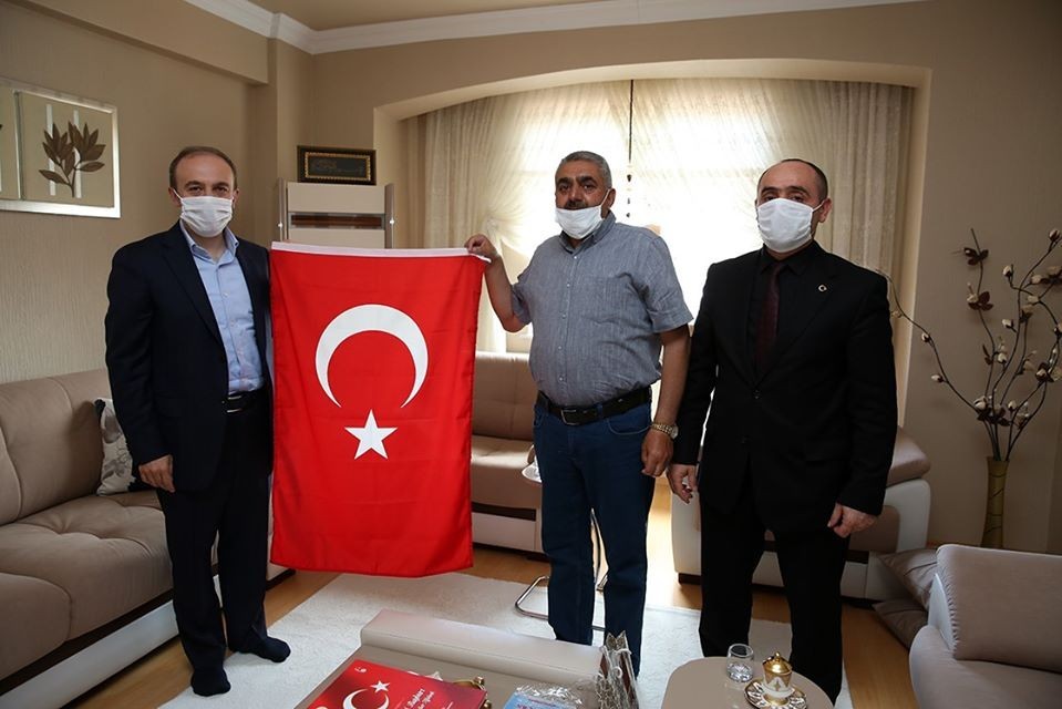 Vali Cüneyt Epcim’den şehit babalarına Babalar Günü ziyareti 