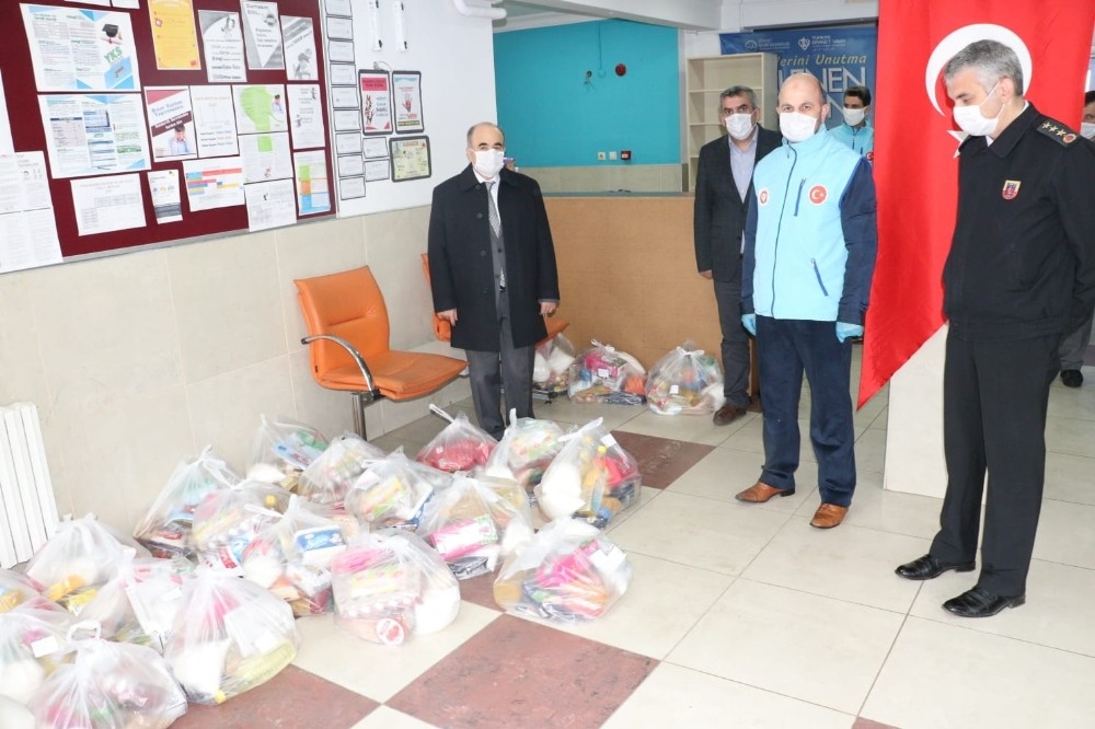 Vali Dağlı Hayır Çarşısındaki çalışmaları inceledi 