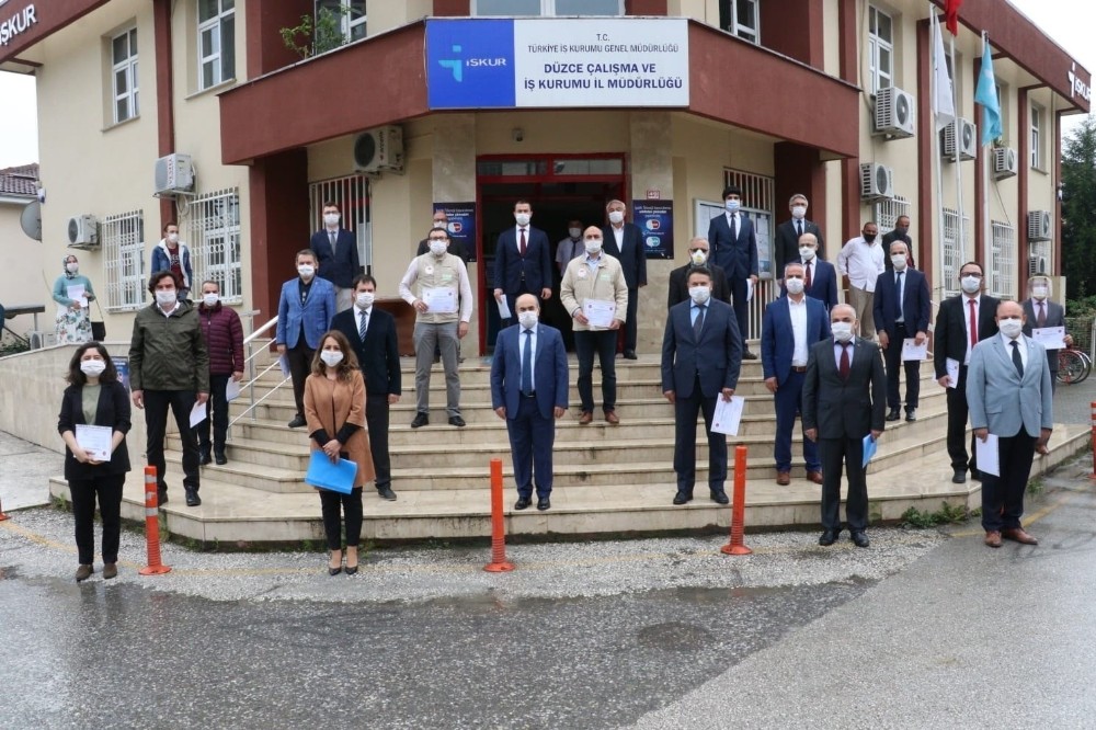 Vali Dağlı İş-Kur personeline teşekkür belgesi verdi 