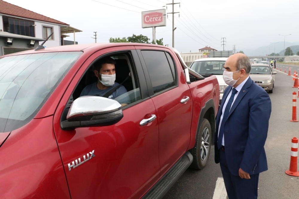Vali Dağlı kontrol noktalarında inceleme yaptı 