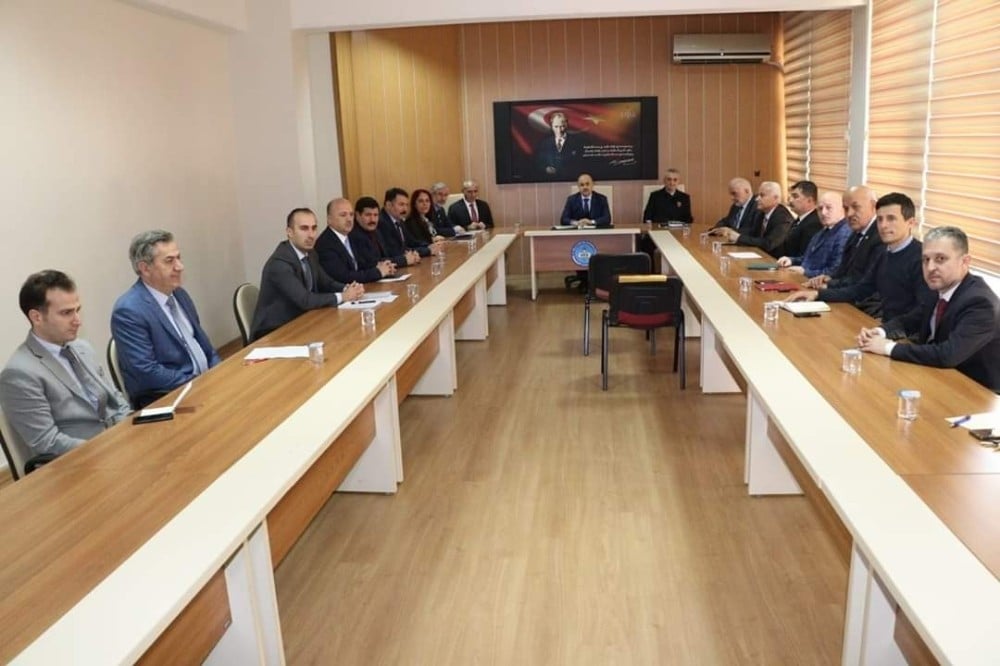 Vali Dağlı Vatandaşları dinledi 