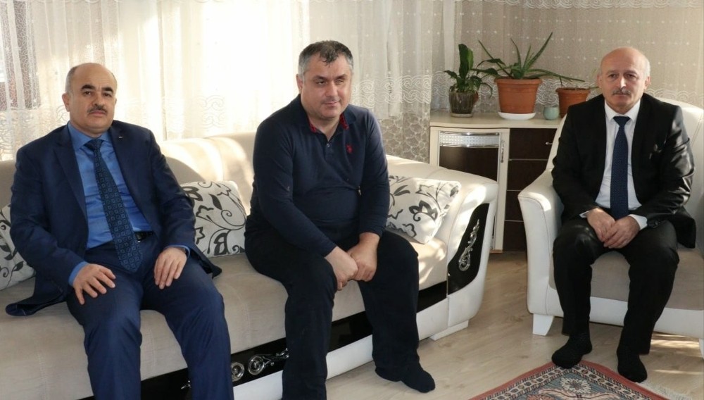 Vali Dağlı’dan anlamlı ziyaret 