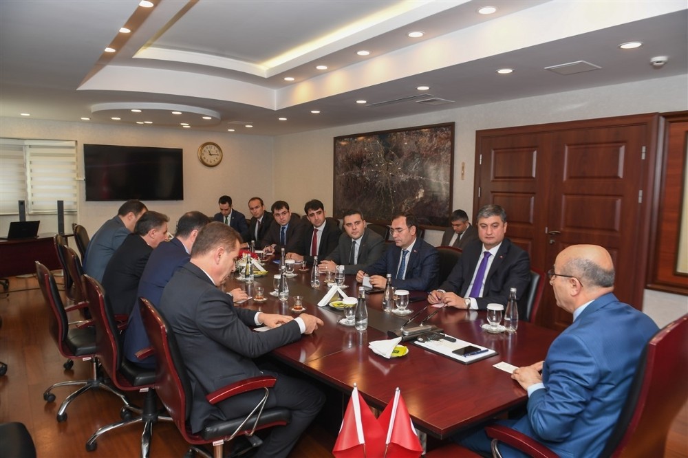 Vali Demirtaş, kaymakamlarla bir araya geldi 