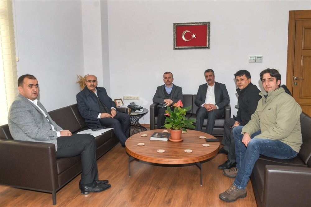 Vali Demirtaş Yüreğir’de yapılan yardımlarla ilgili görüş alışverişinde bulundu 