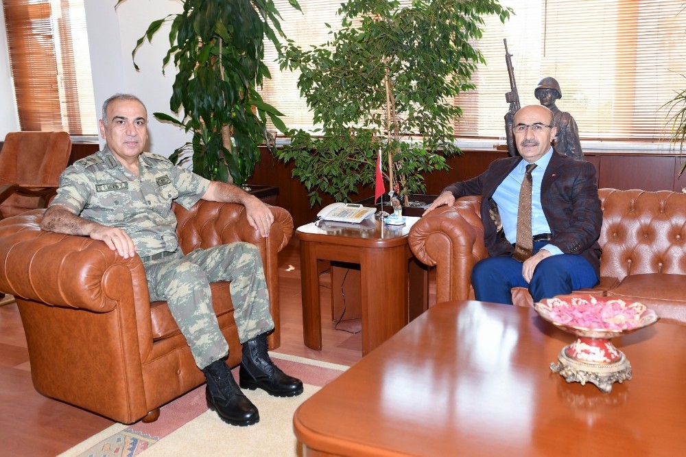 Vali Demirtaş’tan Tümgeneral Erhan Uzun’a ziyaret 
