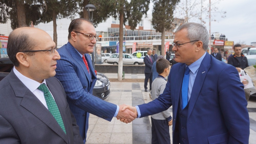 Vali Deniz ilçelerin sorunlarını yerinde tespit ediyor 