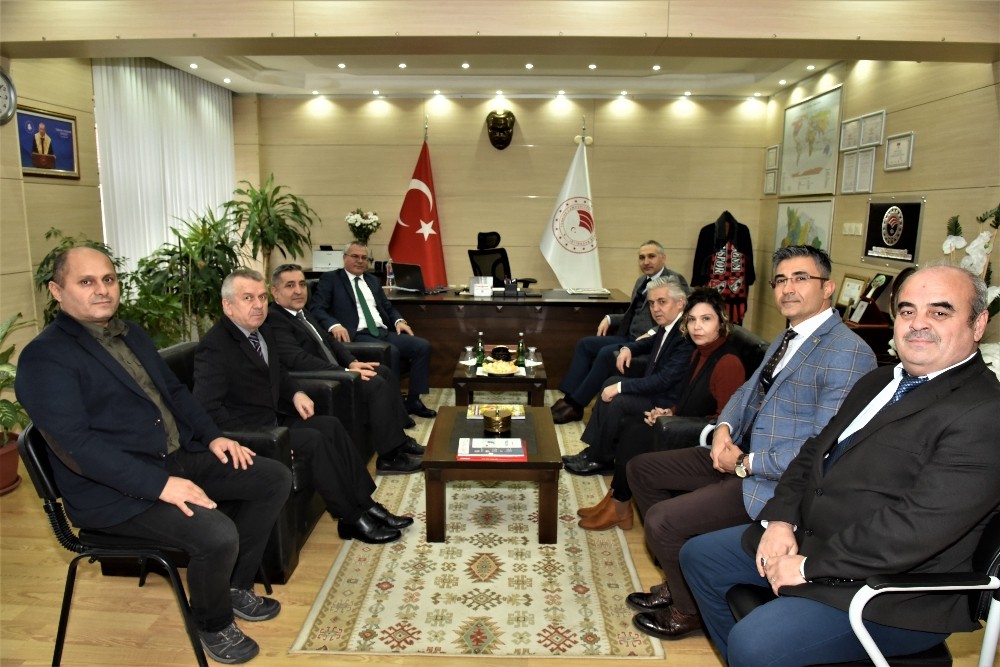 Vali Deniz tarımsal çalışmalar hakkında bilgi aldı 