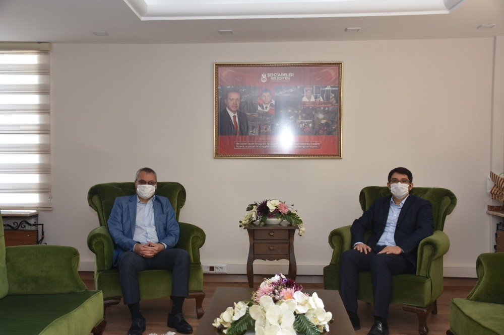 Vali Deniz, yeni hizmet binasına taşınan Şehzadeler Belediyesini ziyaret etti 