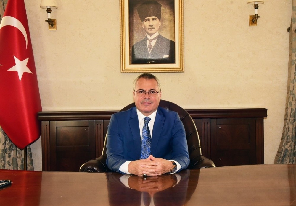 Vali Deniz’den İstiklal Marşı çağrısı 