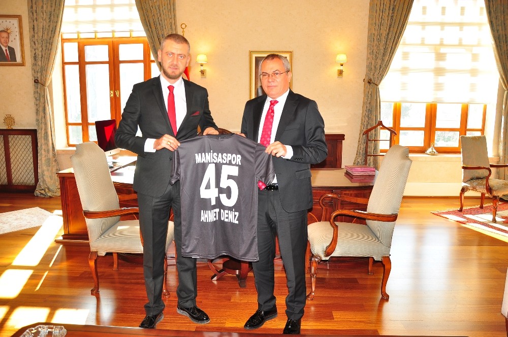 Vali Deniz’e Manisaspor forması 