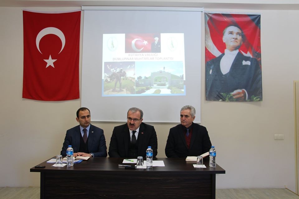 Vali Dr. Ömer Toraman Dumlupınar ilçesinde muhtarlarla toplantı yaptı 