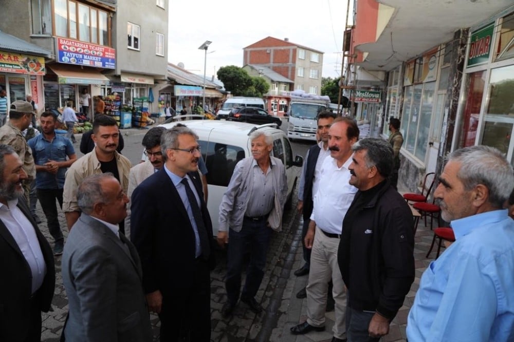 Vali Ekinci, vatandaşlarla bir araya geldi 