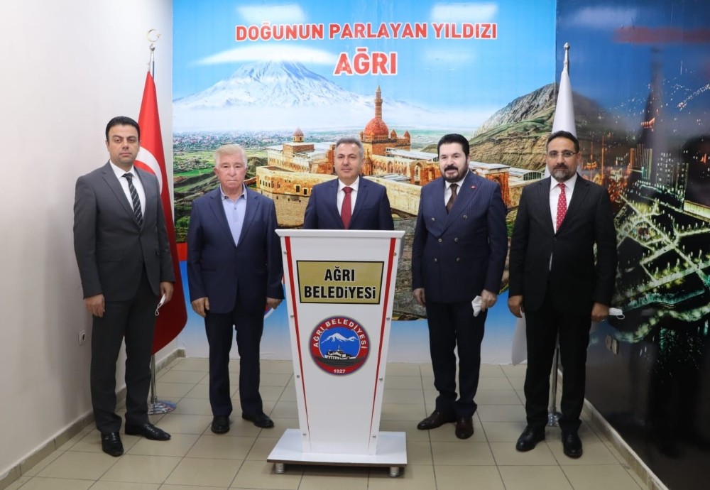 Vali Elban, Başkan Sayan’a veda ziyaretinde bulundu 