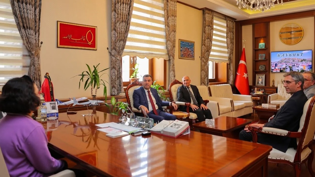 Vali Eldivan koltuğunu öğrenciye devretti