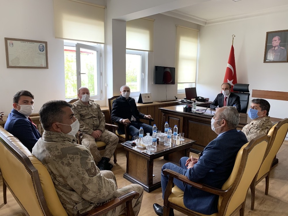 Vali Epcim, Aydıntepe’de güvenlik güçleriyle bayramlaştı 