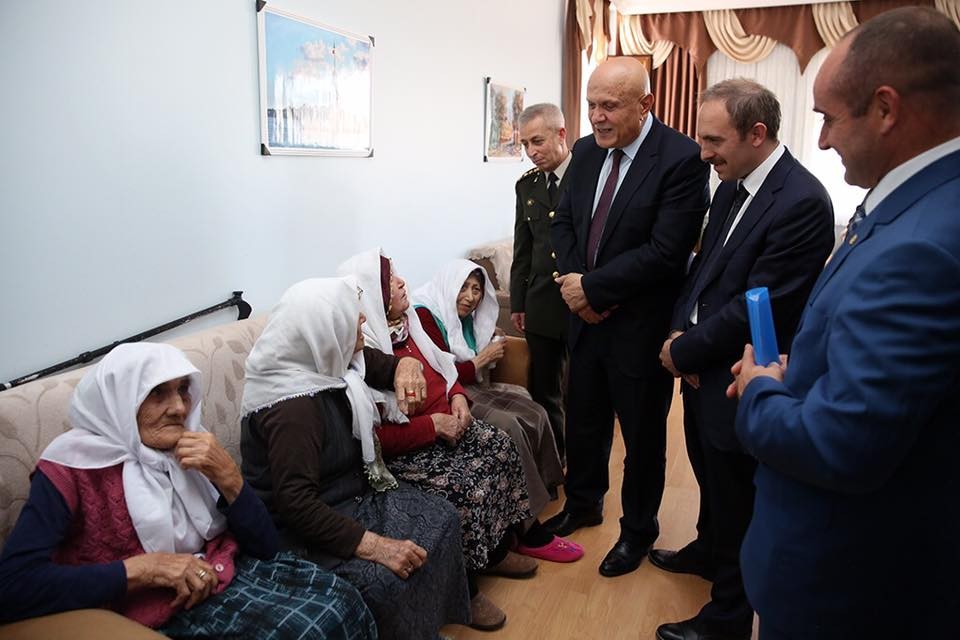 Vali Epcim ve Başkan Pekmezci, huzurevi sakinleriyle bayramlaştı 