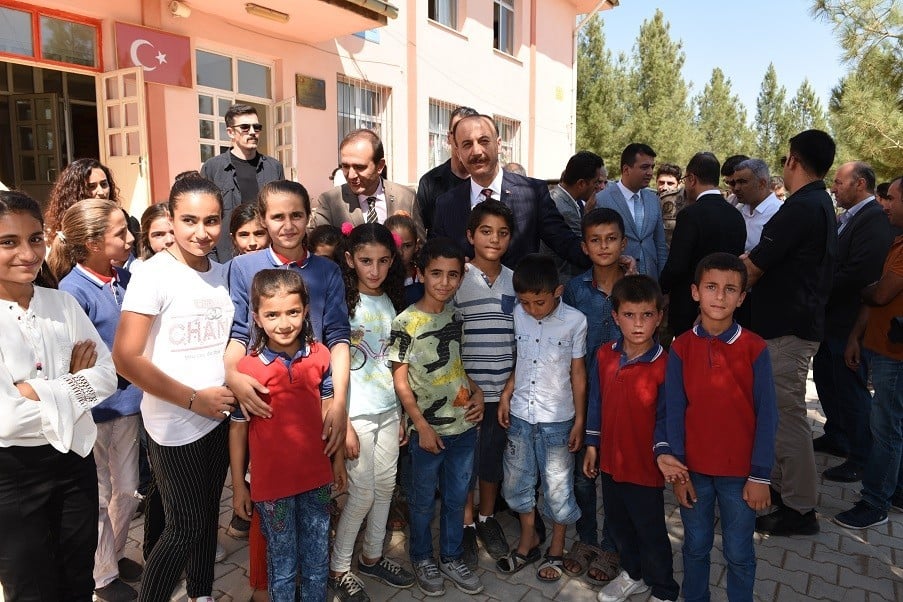 Vali Erin Ceylanpınar’da öğrencilerle buluştu 