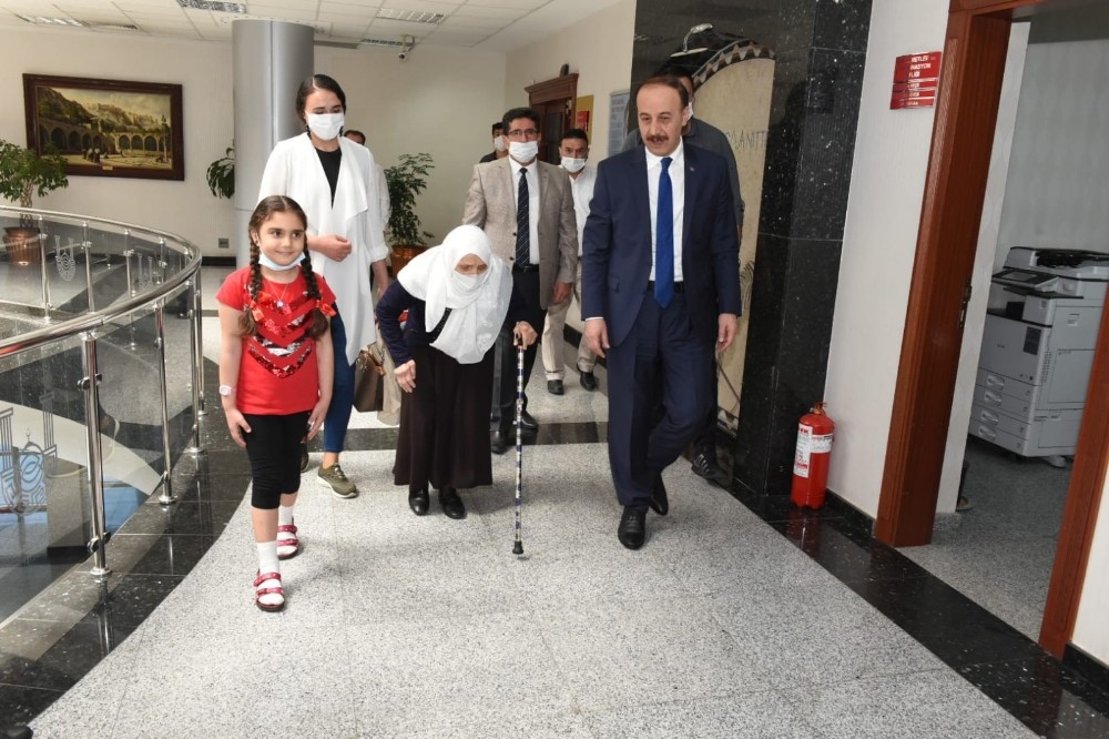 Vali Erin, şehit ailesini makamında ağırladı 