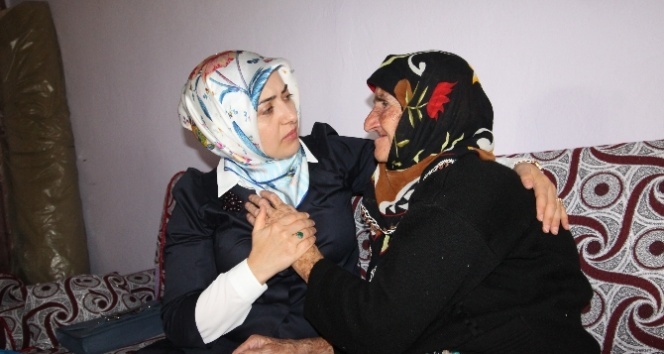 Vali eşinden örnek davranış!