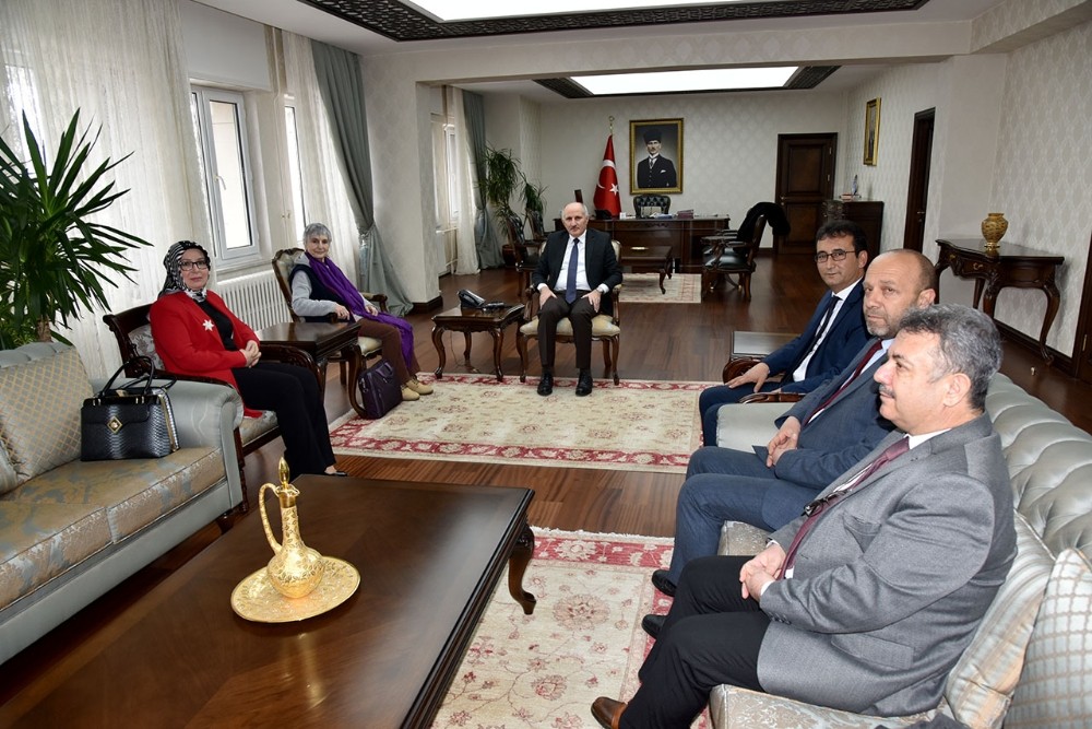 Vali Fahri Meral, milli şairin torunu Ersoy Argon’u makamında kabul etti 
