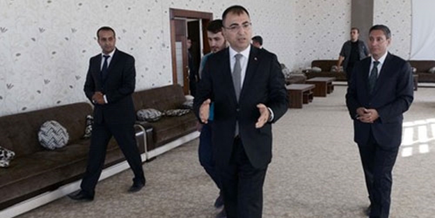 Vali FETÖ okulundaki kapıları açınca...
