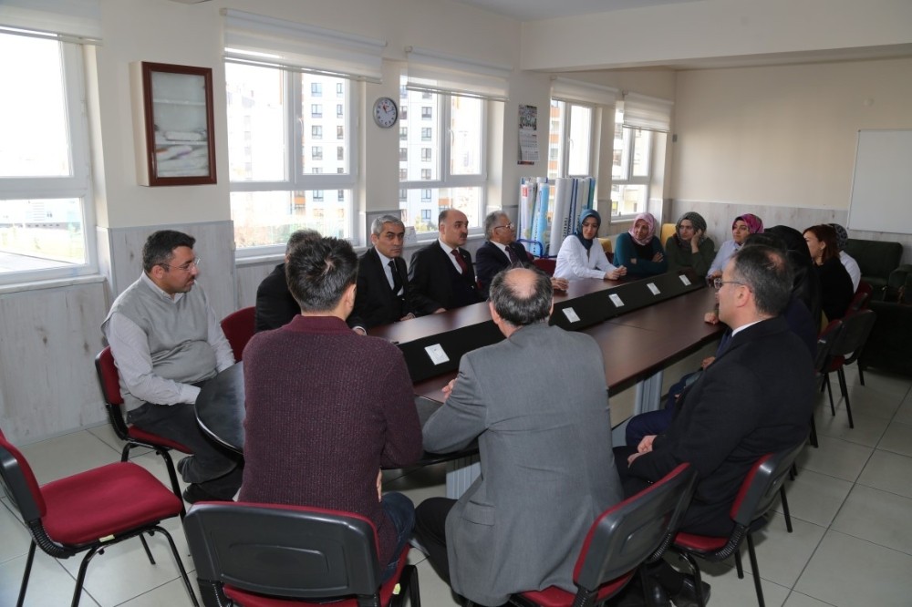 Vali Günaydın fırtınada zarar gören bölgeleri inceledi 