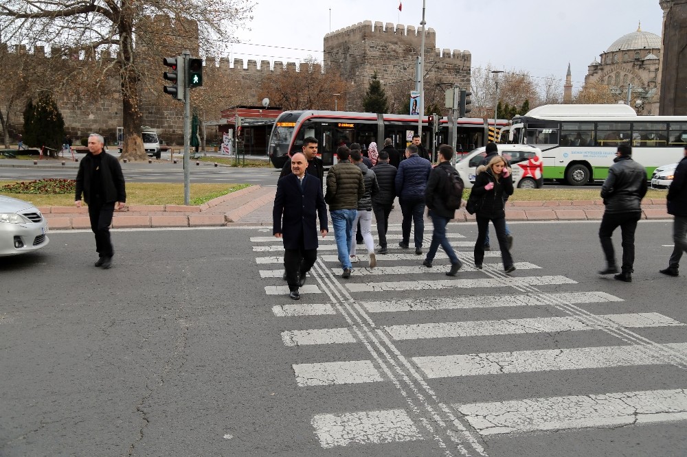 Vali Günaydın Mesaiye Esnaf Ziyaretleri İle Başladı 