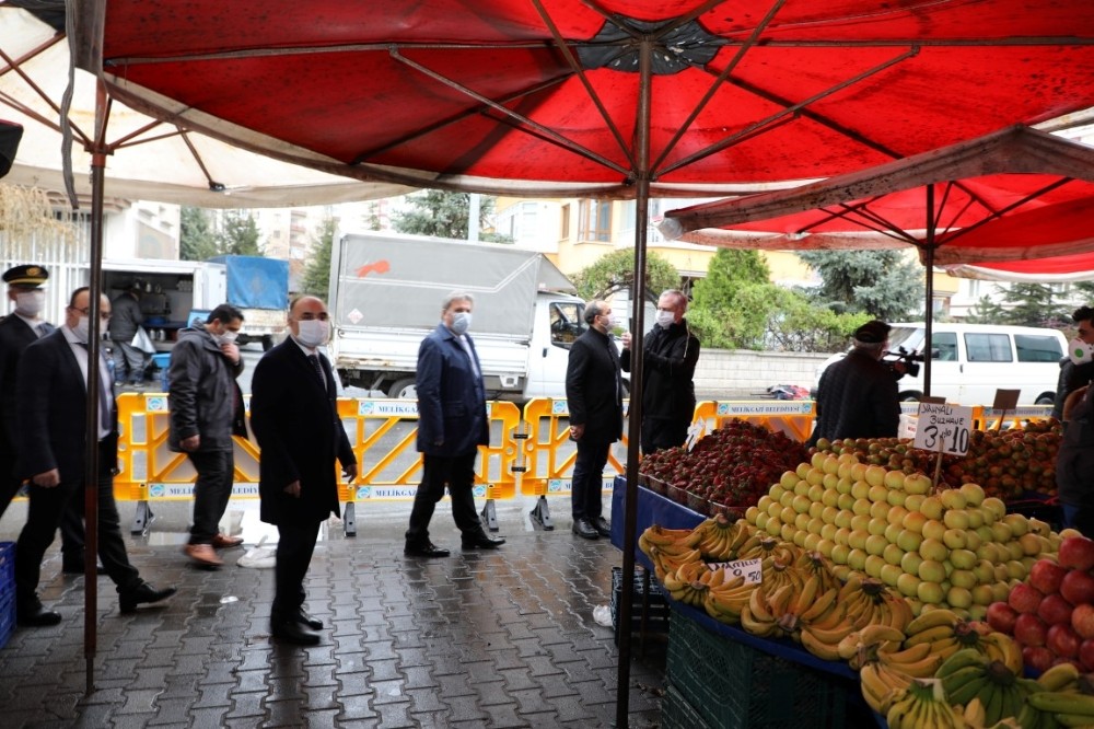 Vali Günaydın, Pazar Yerinde Korona Tedbirlerini Denetledi 