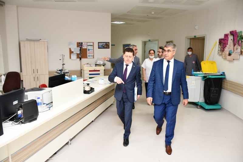 Vali Gürel, KBÜ Eğitim Araştırma Hastanesinde incelemelerde bulundu 